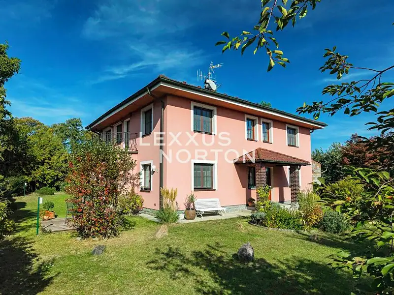 Prodej rodinného domu 316 m², pozemek 1084 m², Úhonice – náhled fotky 1