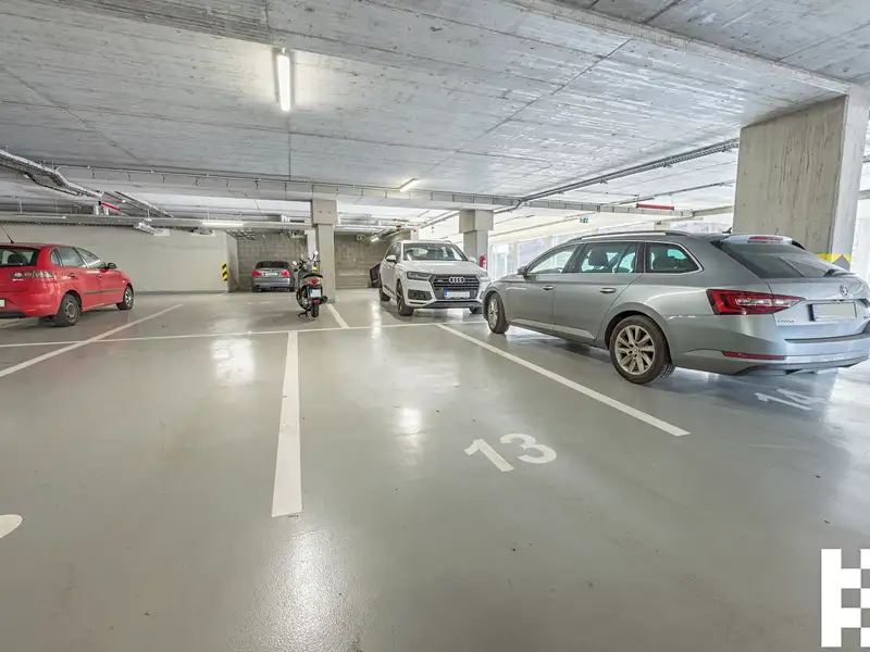 Pronájem garážového stání 15 m², Praha – náhled fotky 1