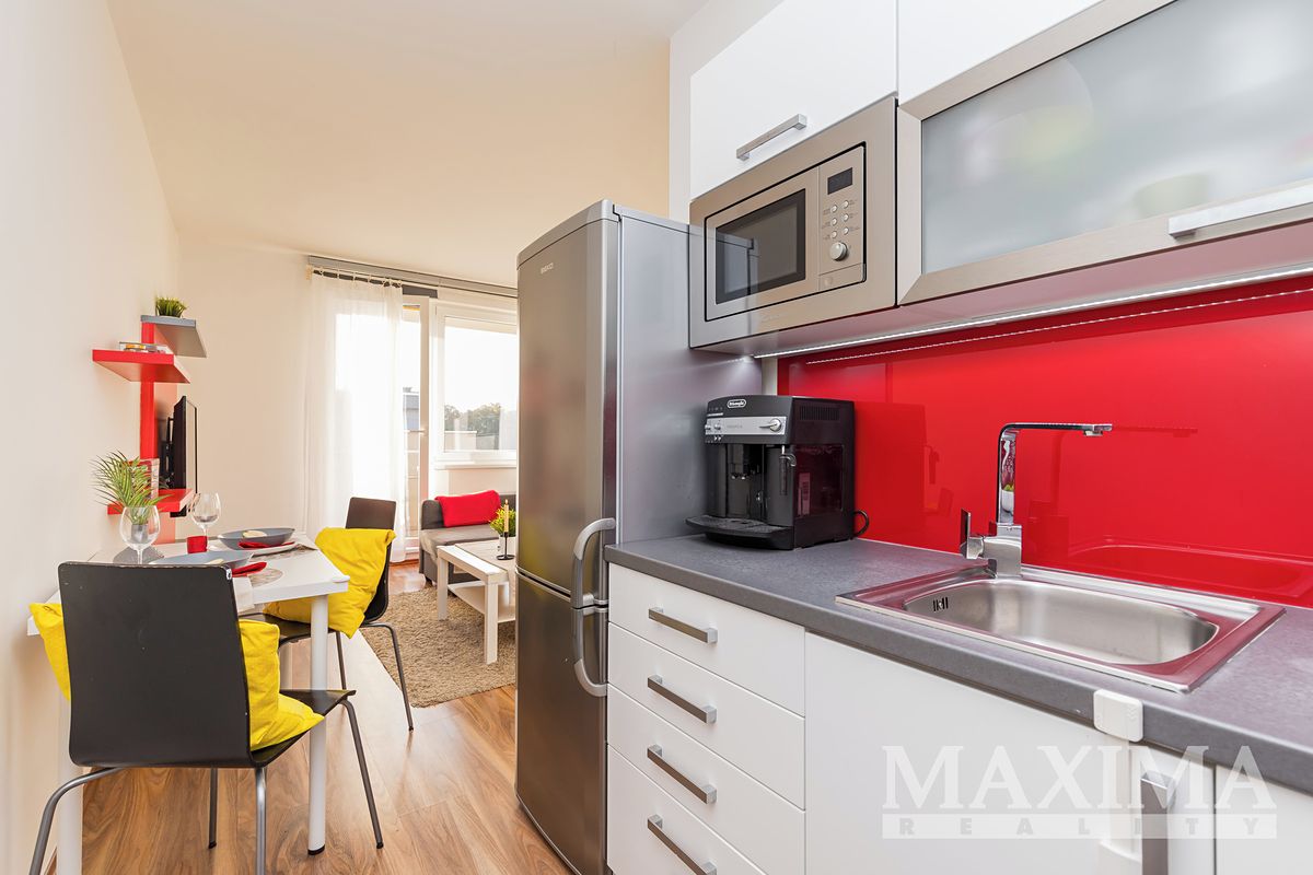 Pronájem bytu 1+kk 32 m² – fotografie 3