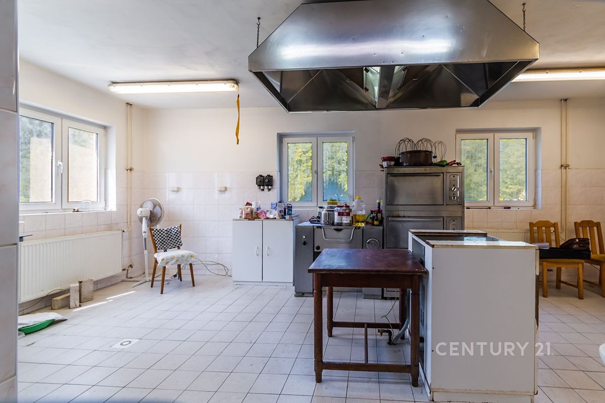 Prodej rodinného domu 1310 m², pozemek 870 m² – fotografie 5