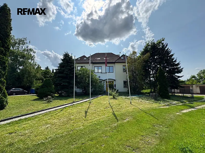Prodej komerčního pozemku 11035 m², Kunovice – náhled fotky 2
