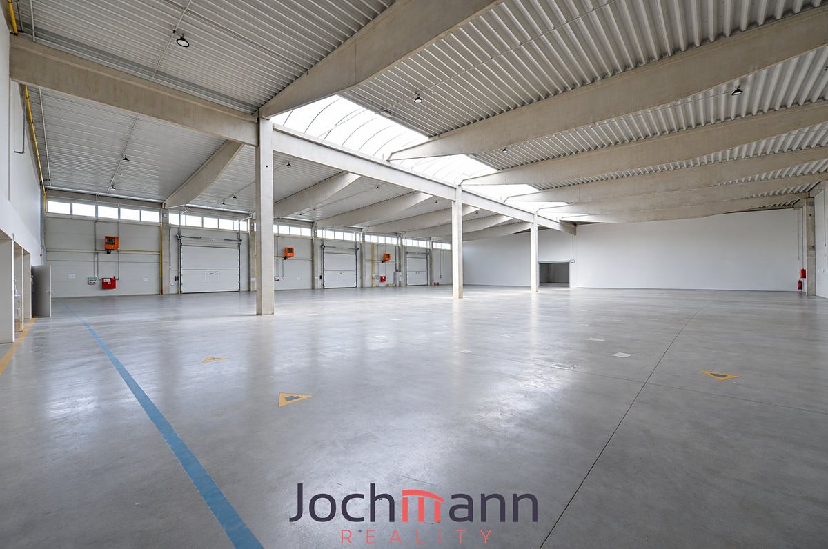 Pronájem skladového prostoru 2660 m² – fotografie 2