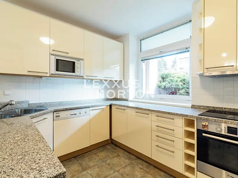 Pronájem rodinného domu 400 m², pozemek 300 m², Praha – náhled fotky 3