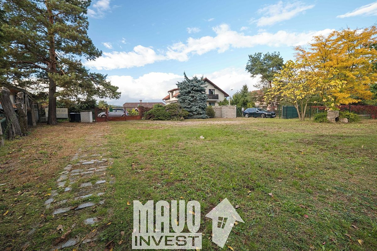 Prodej stavebního pozemku 700 m², Praha – fotka 1 z 3