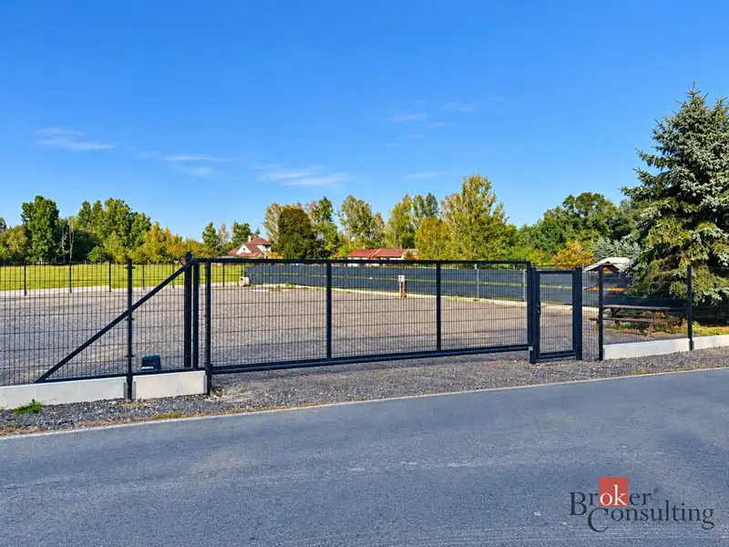Pronájem komerčního pozemku 900 m², Borohrádek – náhled fotky 1