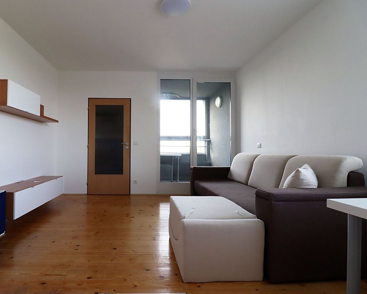 Pronájem bytu 2+kk 44 m² – fotografie 3