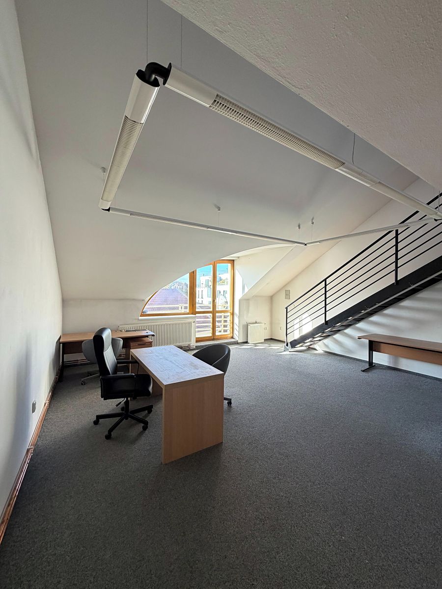 Pronájem kanceláře 35 m² – fotografie 3