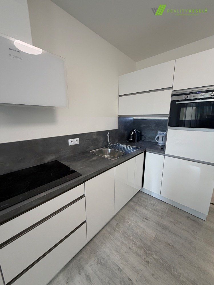 Pronájem bytu 1+kk 25 m² – fotografie 3