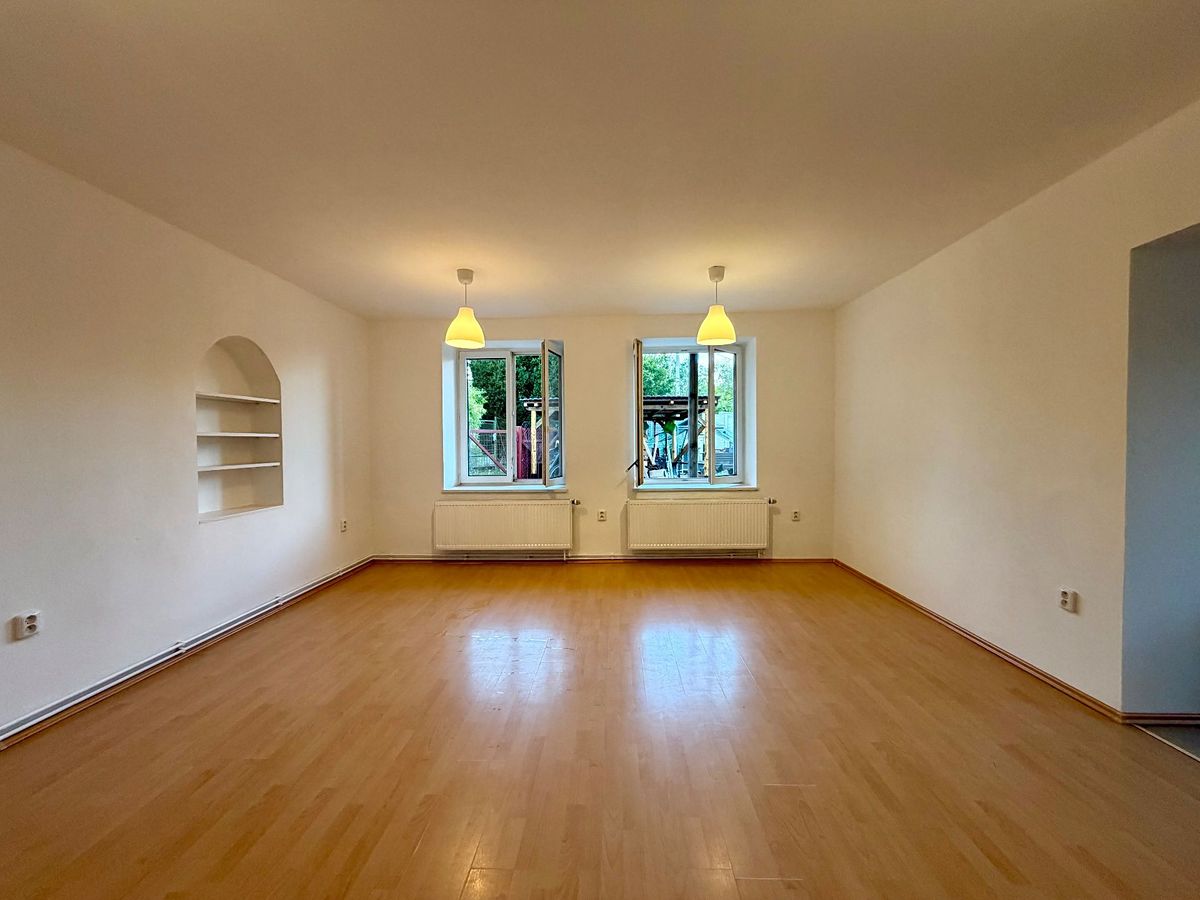 Pronájem bytu 1+1 64 m²