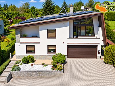 Prodej rodinného domu 200 m², pozemek 983 m²