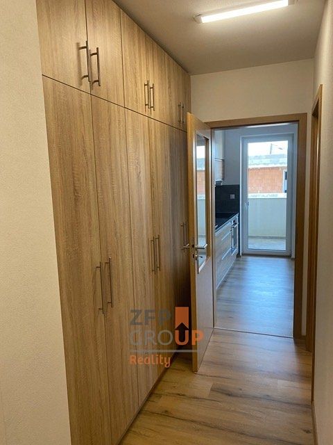 Pronájem bytu 1+kk 37 m² – fotografie 3