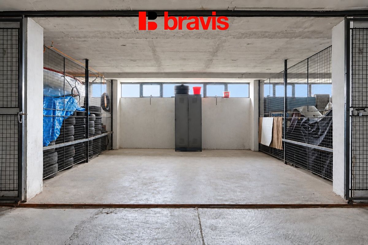 Pronájem garážového stání 13 m²