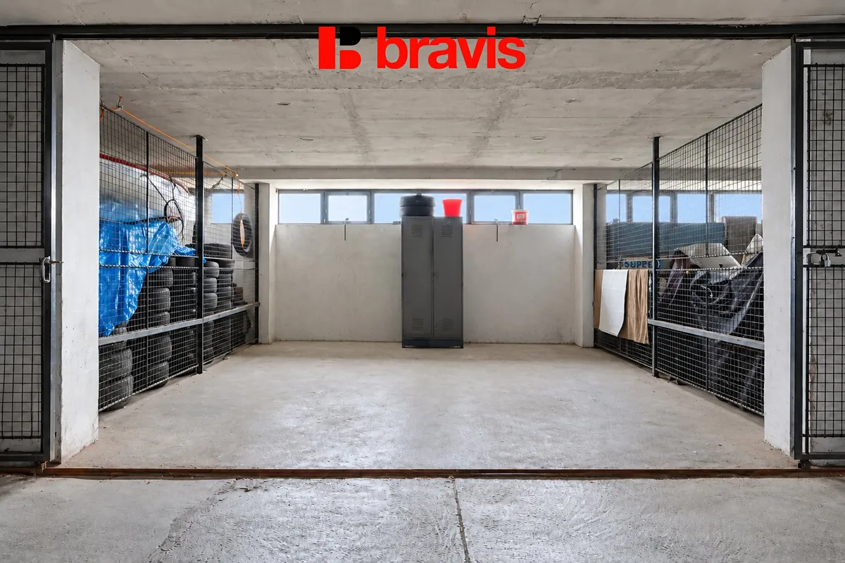 Pronájem garážového stání 13 m²