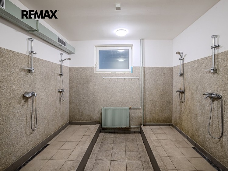 Prodej komerčního prostoru, 9 469 m² (16 z 27)