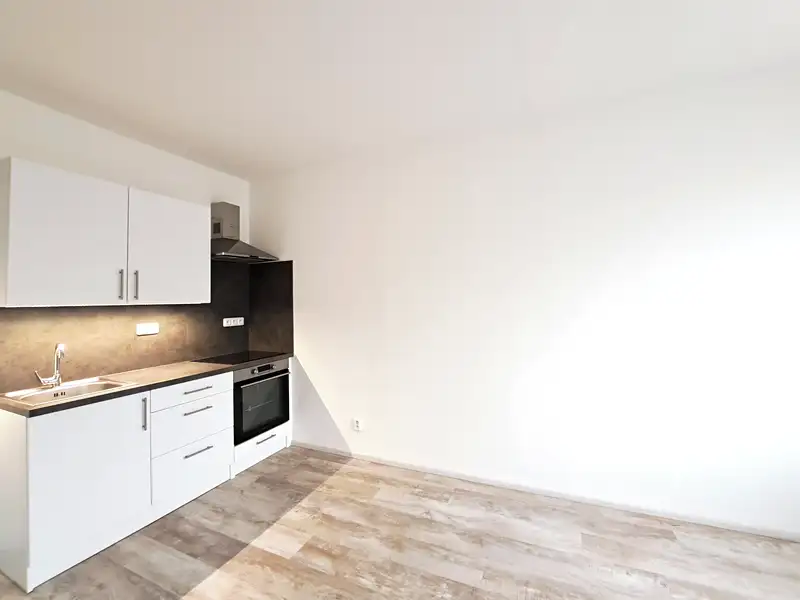 Pronájem bytu 1+kk 27 m², Zlín – náhled fotky 1