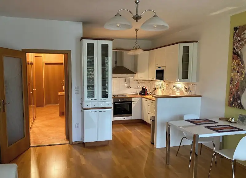 Pronájem bytu 2+kk 68 m², Praha – náhled fotky 3