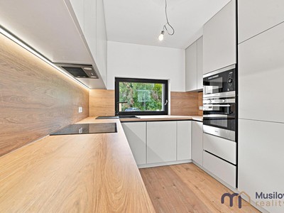 Pronájem  rodinného domu 92 m², pozemek 300 m²