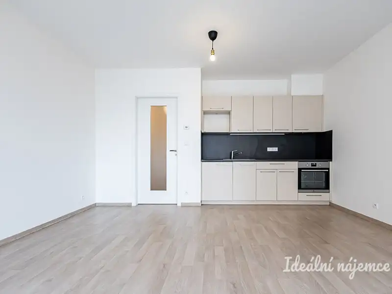 Pronájem bytu 1+kk 35 m², Praha – náhled fotky 1