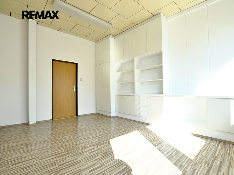 Pronájem komerčního prostoru, 18 m² (3 z 9)