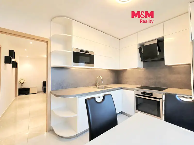 Prodej bytu 4+1 71 m², Praha – náhled fotky 1