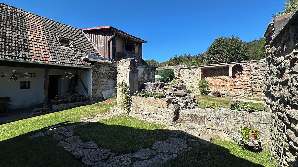 Prodej chalupy 200 m², pozemek 1061 m², Horní Stropnice – fotka 1 z 3