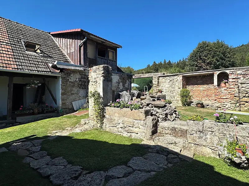 Prodej chalupy 200 m², pozemek 1061 m², Horní Stropnice – náhled fotky 1