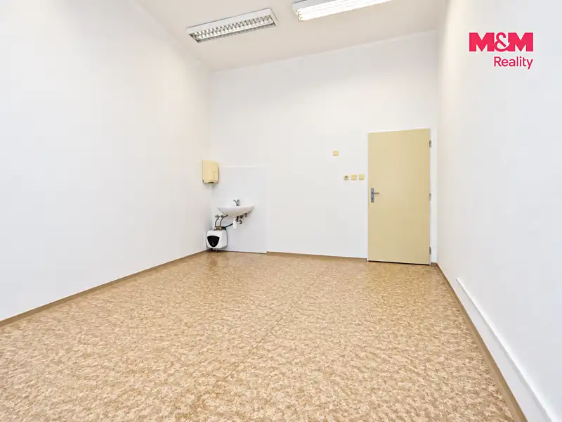 Pronájem obchodního prostoru 18 m², Jičín – náhled fotky 2