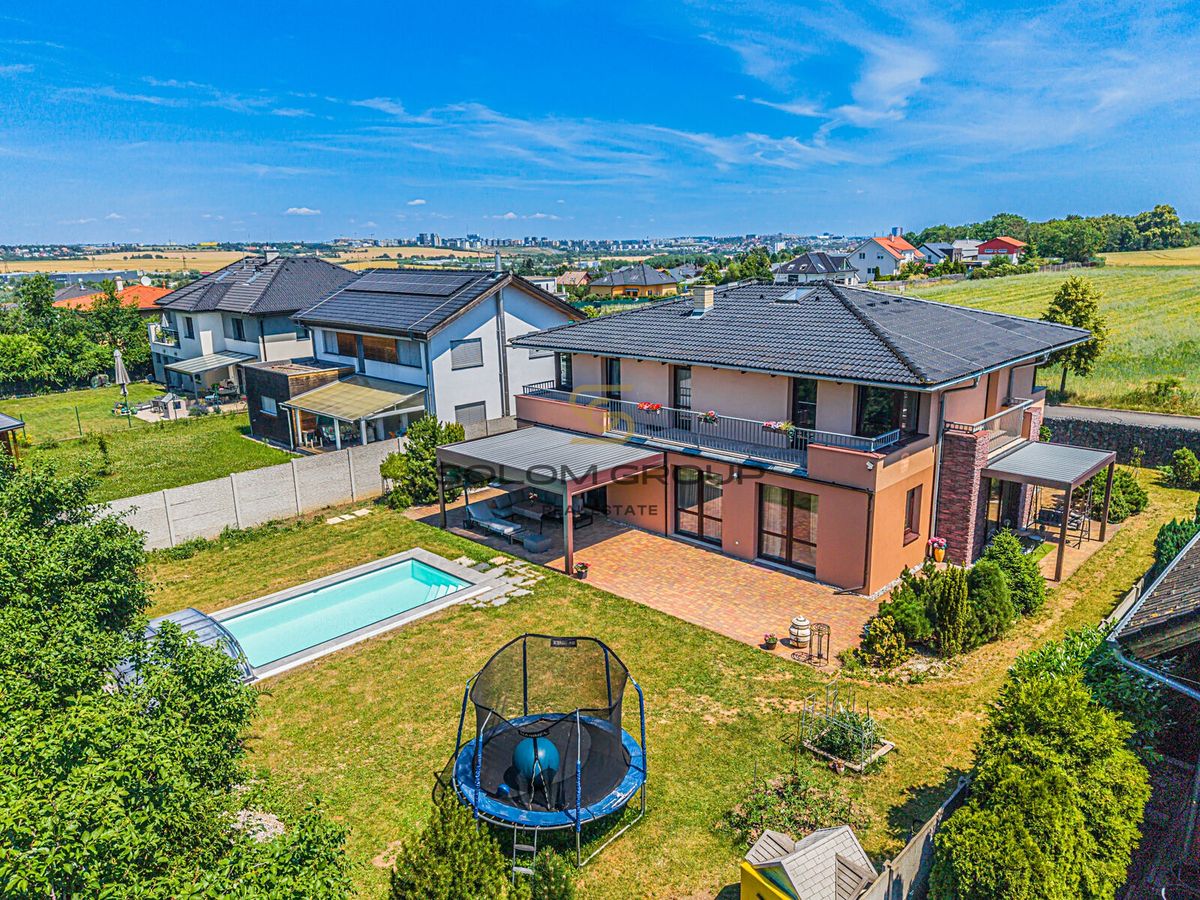 Prodej rodinného domu 212 m², pozemek 800 m², Zbuzany – fotka 1 z 3
