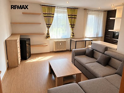 Pronájem bytu 2+kk, 50 m² (2 z 10)