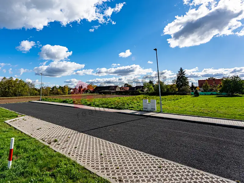 Prodej stavebního pozemku 1884 m², Káraný – náhled fotky 2