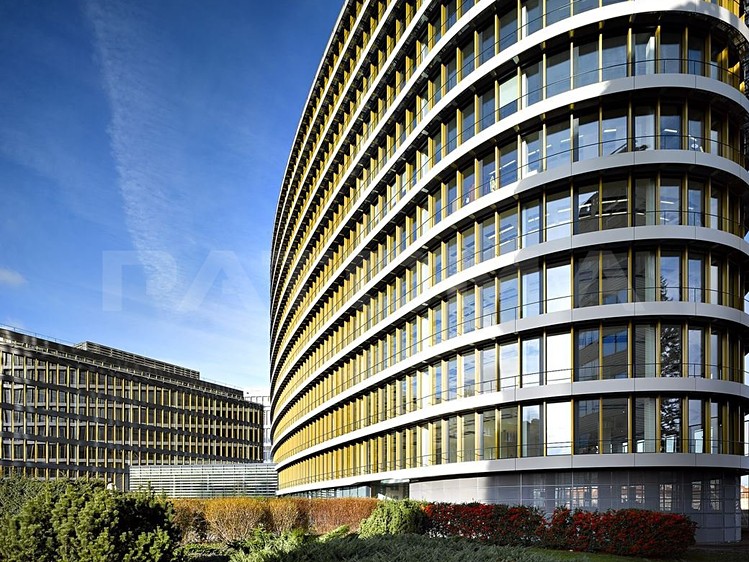 Pronájem komerčního prostoru, 1 070 m² (7 z 12)