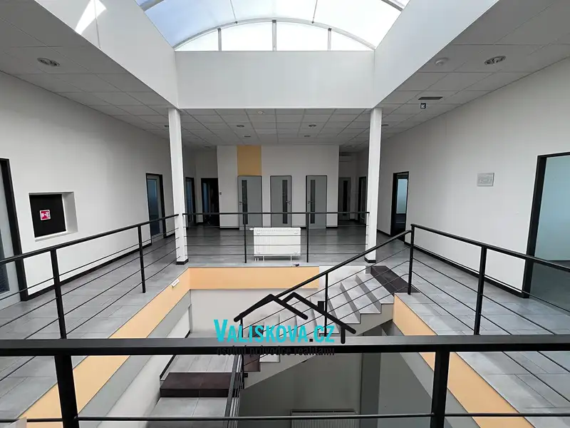 Pronájem kanceláře 150 m², Kroměříž – náhled fotky 1