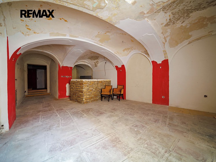Prodej komerčního prostoru, 158 m² (1 z 20)