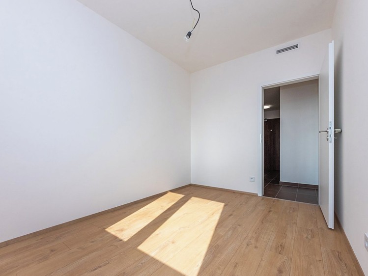 Pronájem bytu 2+kk, 44 m² (9 z 17)