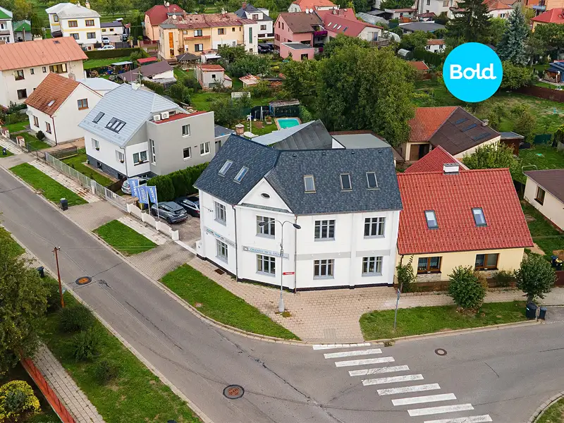 Prodej rodinného domu 293 m², pozemek 477 m², Hradec Králové – náhled fotky 1