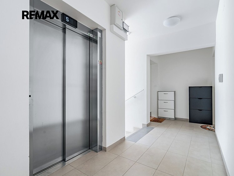 Квартира 2+kk на продаж, 51 м² (17 з 18)