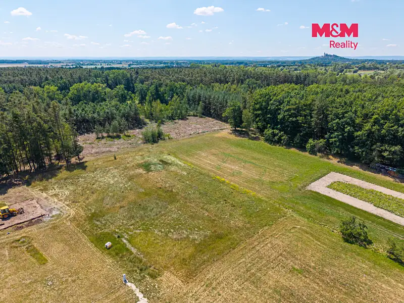 Prodej stavebního pozemku 800 m², Újezd u Sezemic – náhled fotky 2