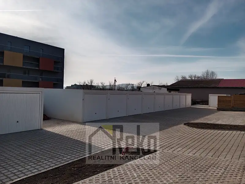 Pronájem garáže 16 m², Beroun – náhled fotky 3