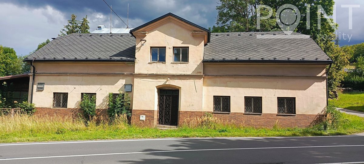 Prodej rodinného domu 340 m², pozemek 1640 m², Karlovice – fotka 1 z 3