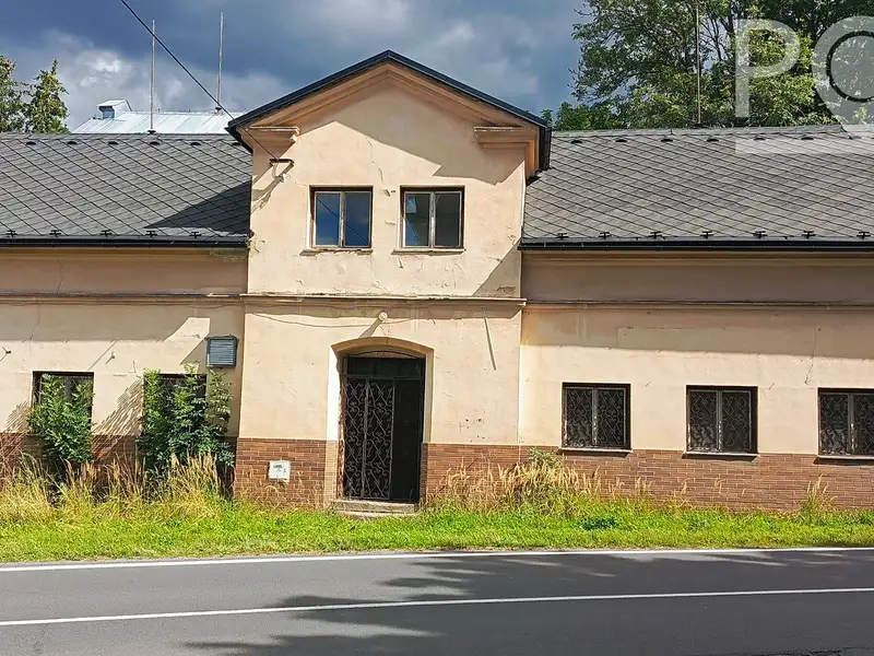 Prodej rodinného domu 340 m², pozemek 1640 m², Karlovice – náhled fotky 1
