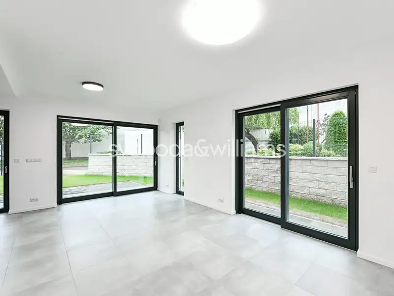Pronájem rodinného domu 201 m², pozemek 302 m², Praha – náhled fotky 1