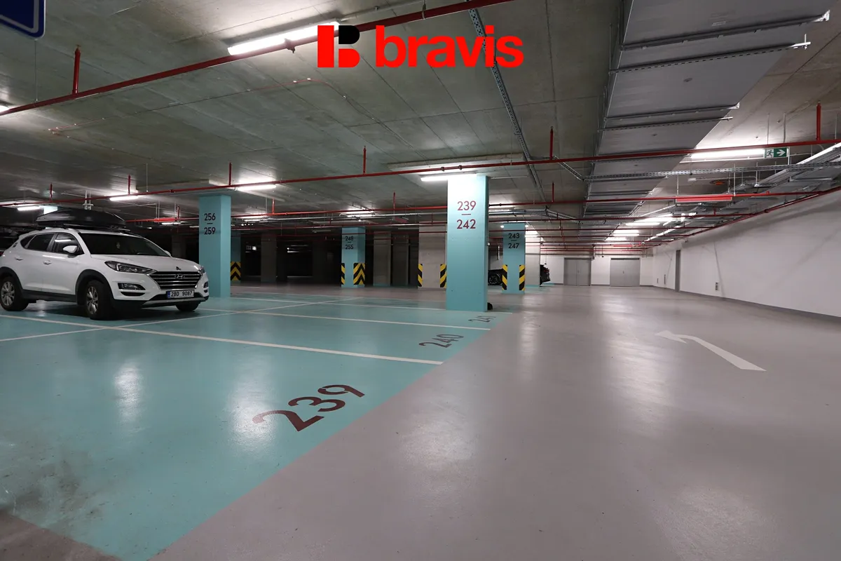 Pronájem garážového stání 13 m²