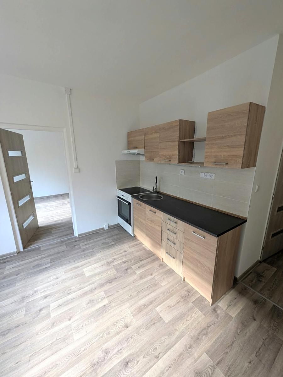 Pronájem bytu 1+1 35 m² – fotografie 2
