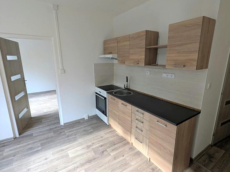 Pronájem bytu 1+1, 35 m² (2 z 9)