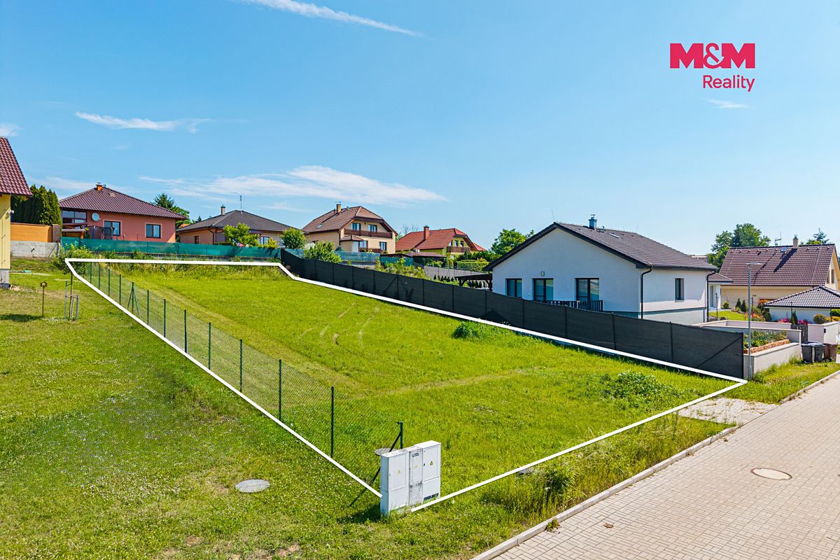 Prodej stavebního pozemku 812 m² – fotografie 2