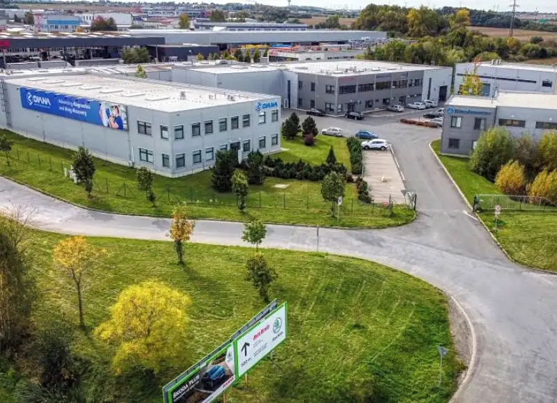 Pronájem skladového prostoru 883 m², Vestec – náhled fotky 2
