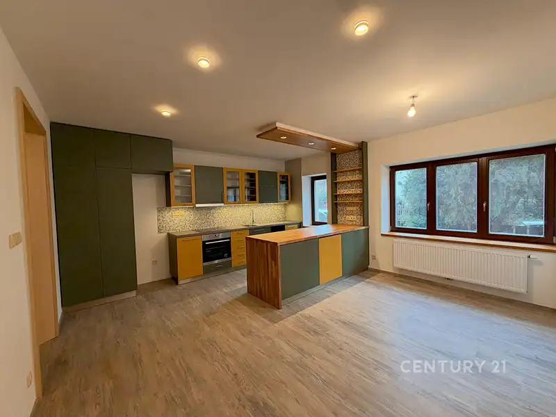 Pronájem bytu 3+kk 93 m², Dobřichovice – náhled fotky 2