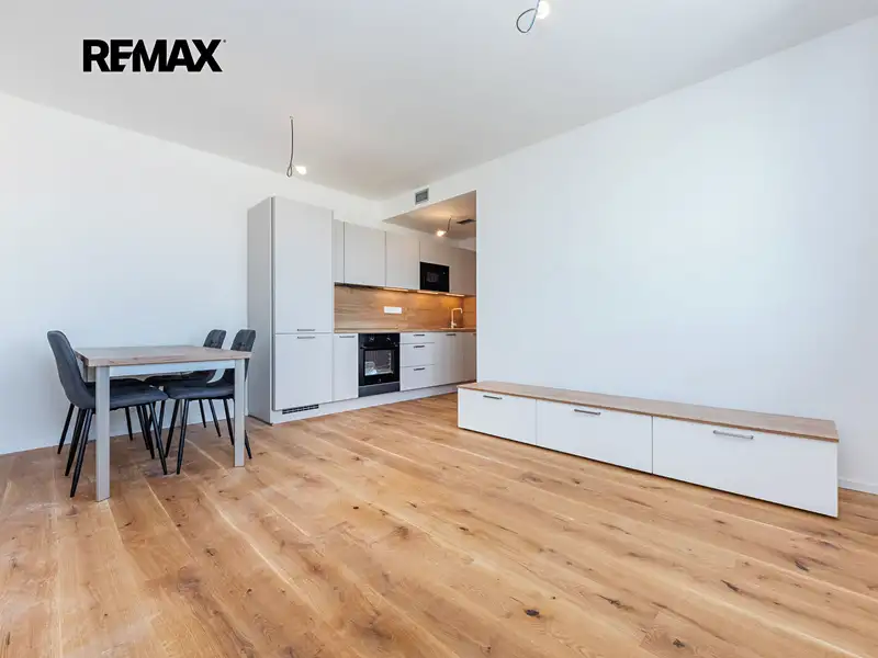 Pronájem bytu 2+kk 41 m², Praha – náhled fotky 2