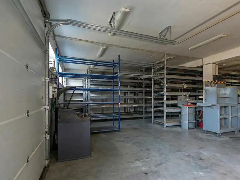 Pronájem obchodního prostoru 411 m², Králův Dvůr – náhled fotky 2