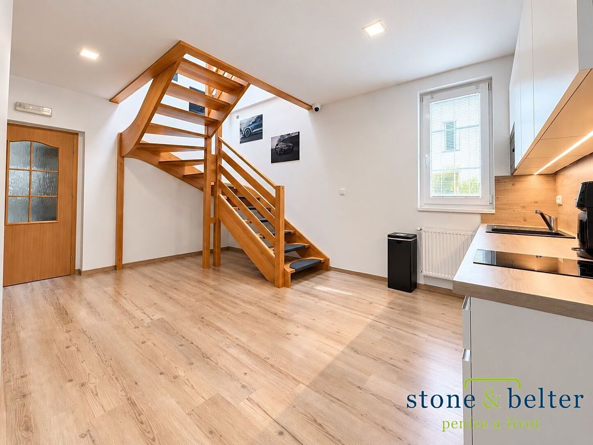 Pronájem kanceláře 209 m² – fotografie 5